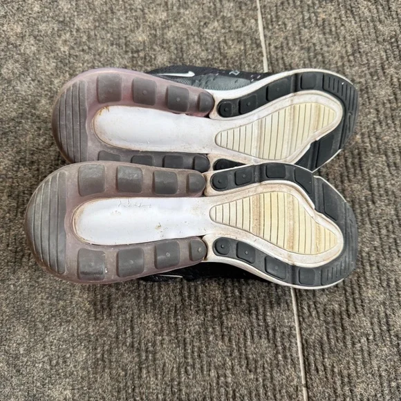 Nike Women’s  Air Max 270 shoes - Picture 3 of 4
